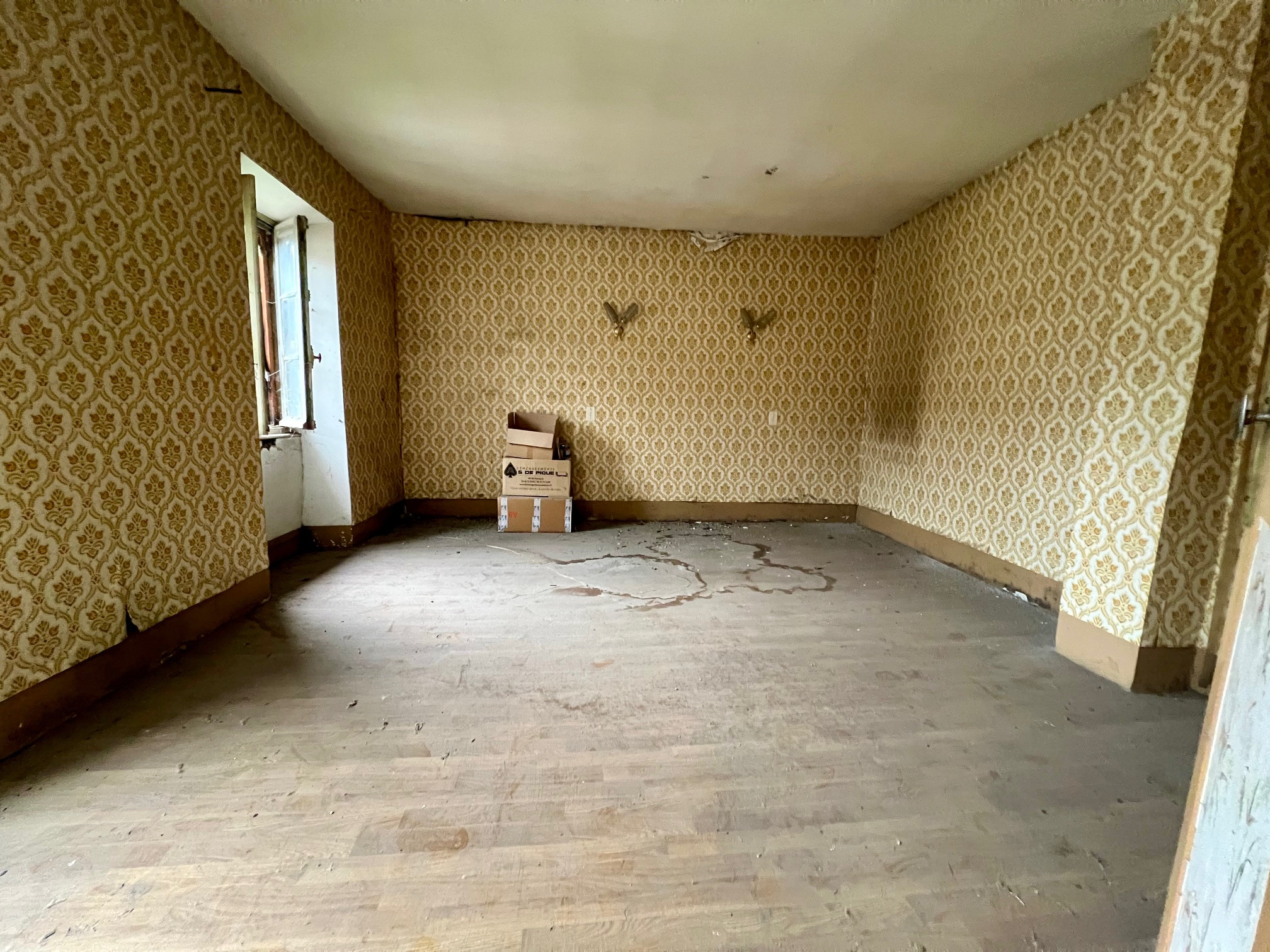A vendre appartement T2 à rénover avec terrasse et cave à Millau