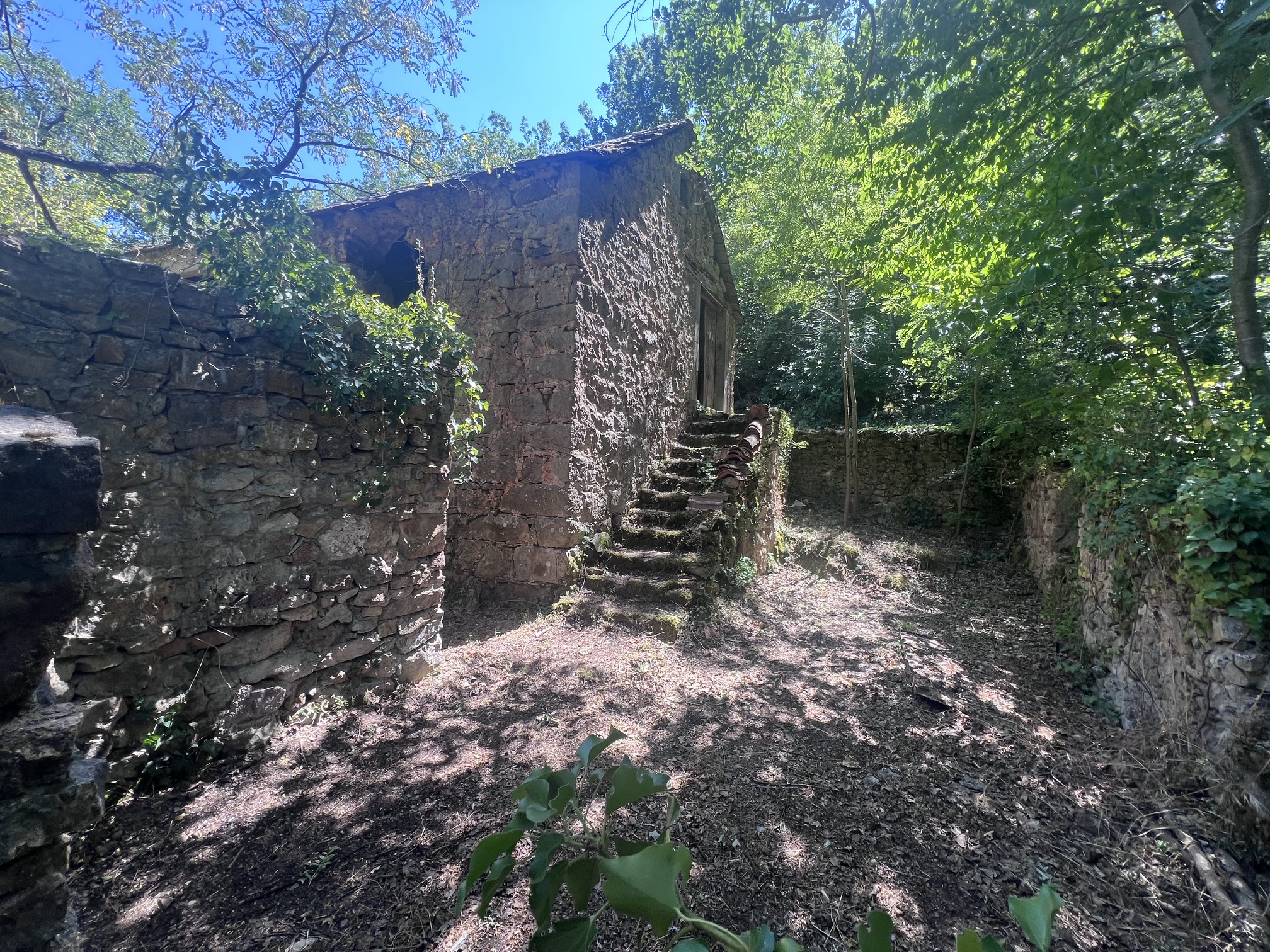Grange à rénover avec 5600 m2 de terrain à Candas