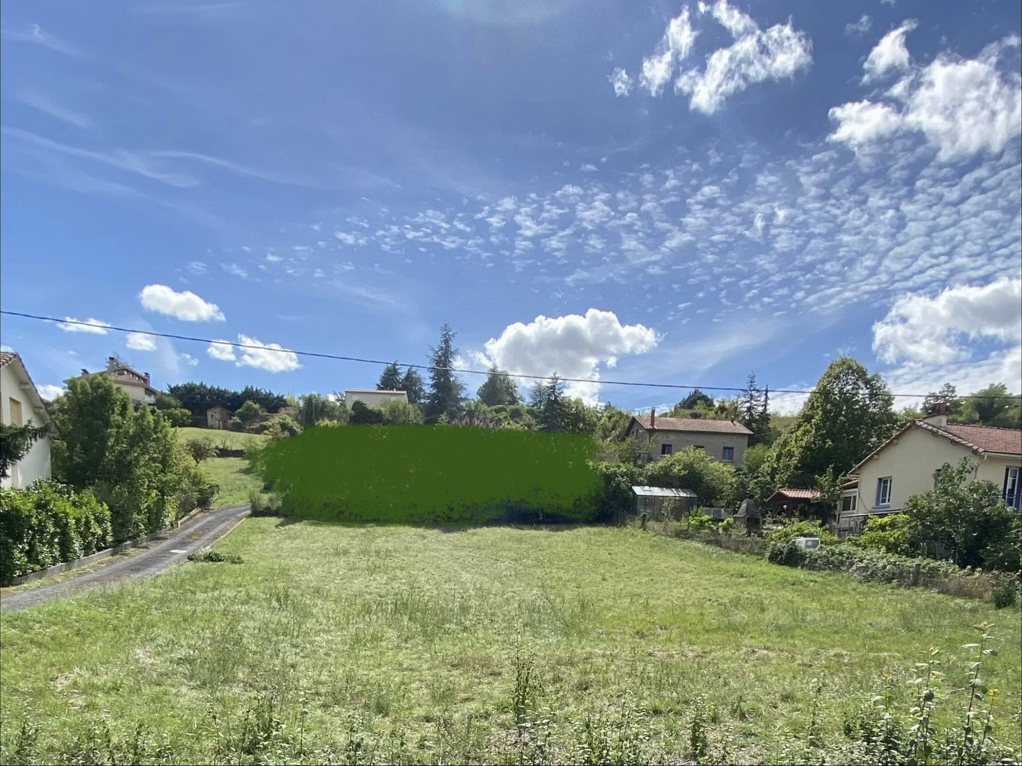 Terrain constructible de 823 m2 non viabilisé